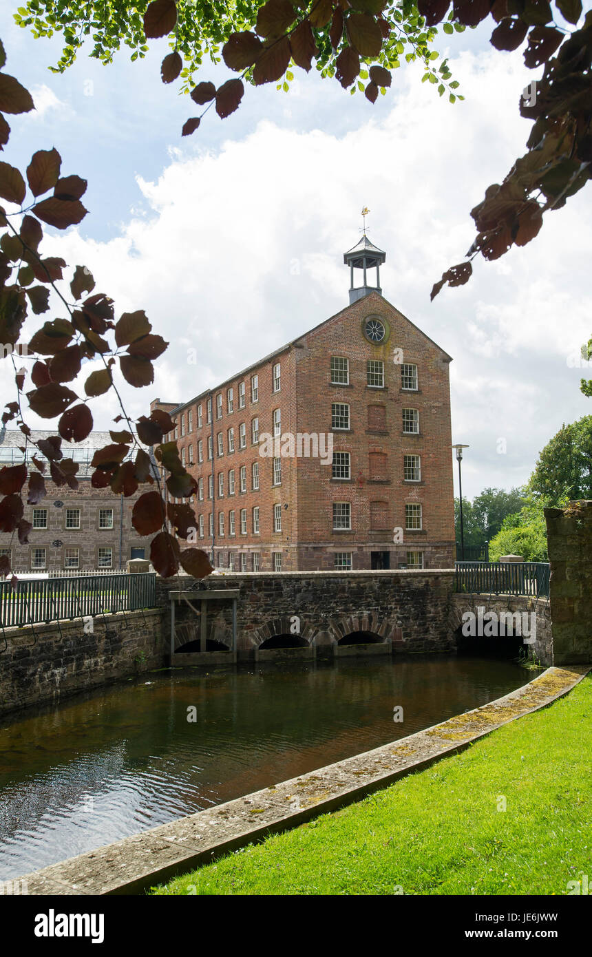 Stanley Mills, Perthshire, en Écosse. De l'eau historique powered by manufacture de coton sur les rives de la rivière Tay. Banque D'Images