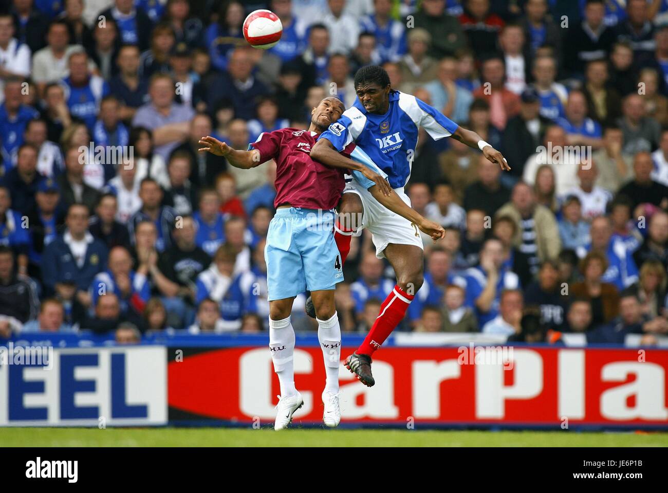 NWANKWO KANU & DANNY GABBIDON PORTSMOUTH V WEST HAM UTD FRATTON PARK PORTSMOUTH ANGLETERRE 14 Octobre 2006 Banque D'Images