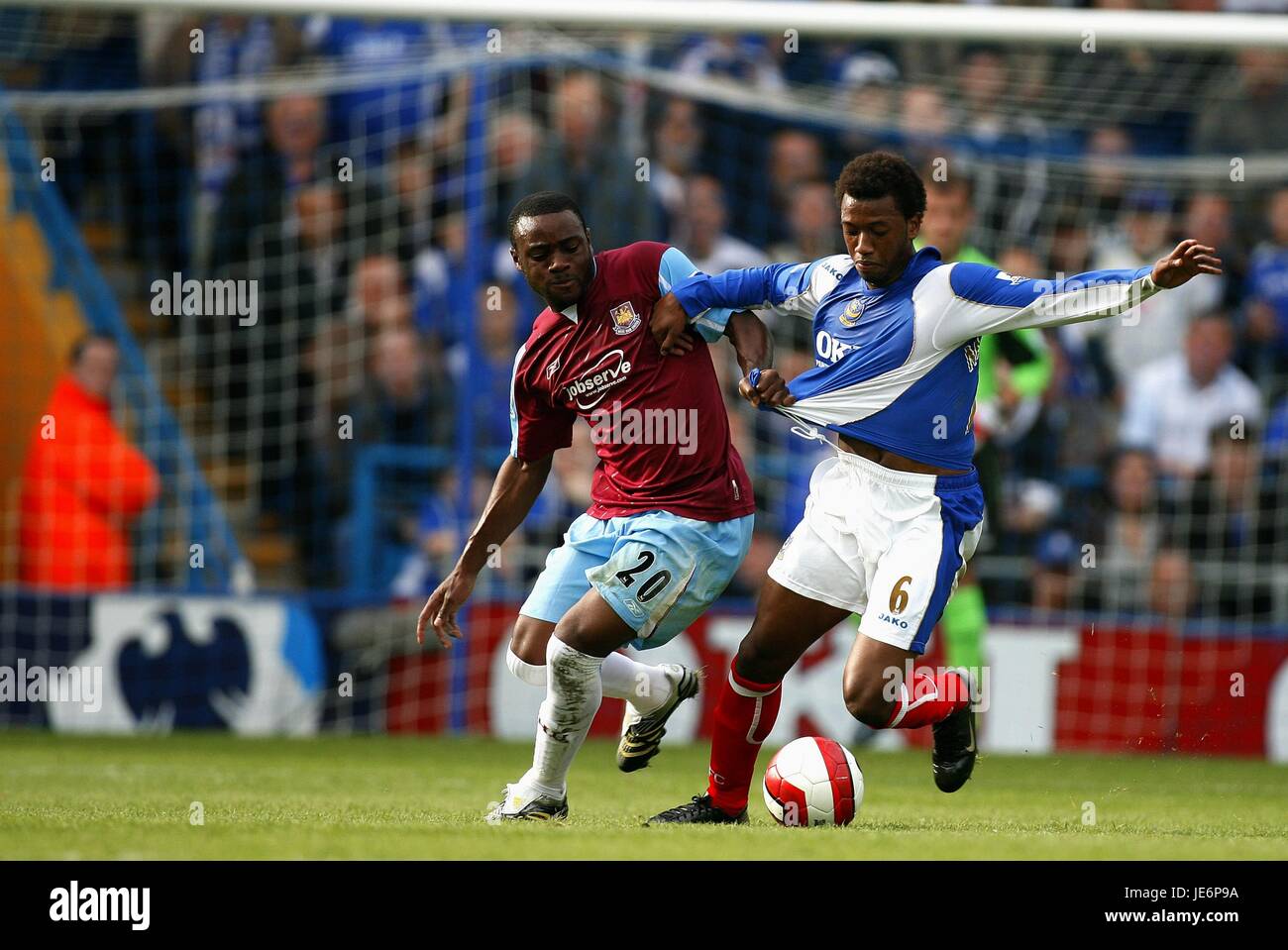 Les REO COKER & MANUEL FENANDES PORTSMOUTH V WEST HAM UTD FRATTON PARK PORTSMOUTH Grande-bretagne 14 Octobre 2006 Banque D'Images