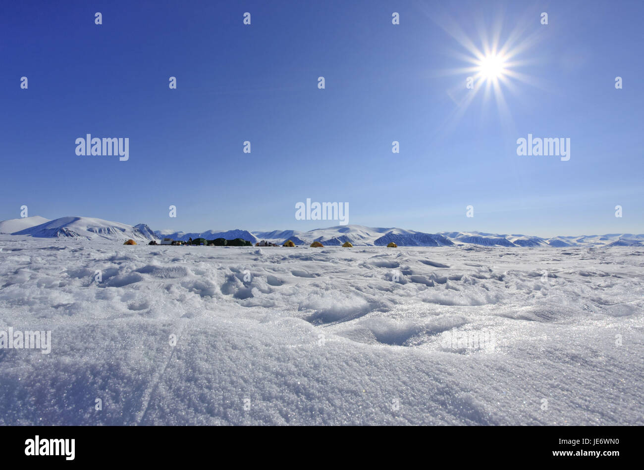 Amérique du Nord, Canada, Nordkanada, Nunavut, Baffin Islande, étang, Inlet, éclipse, de la banquise, camp de base, tentes, Banque D'Images