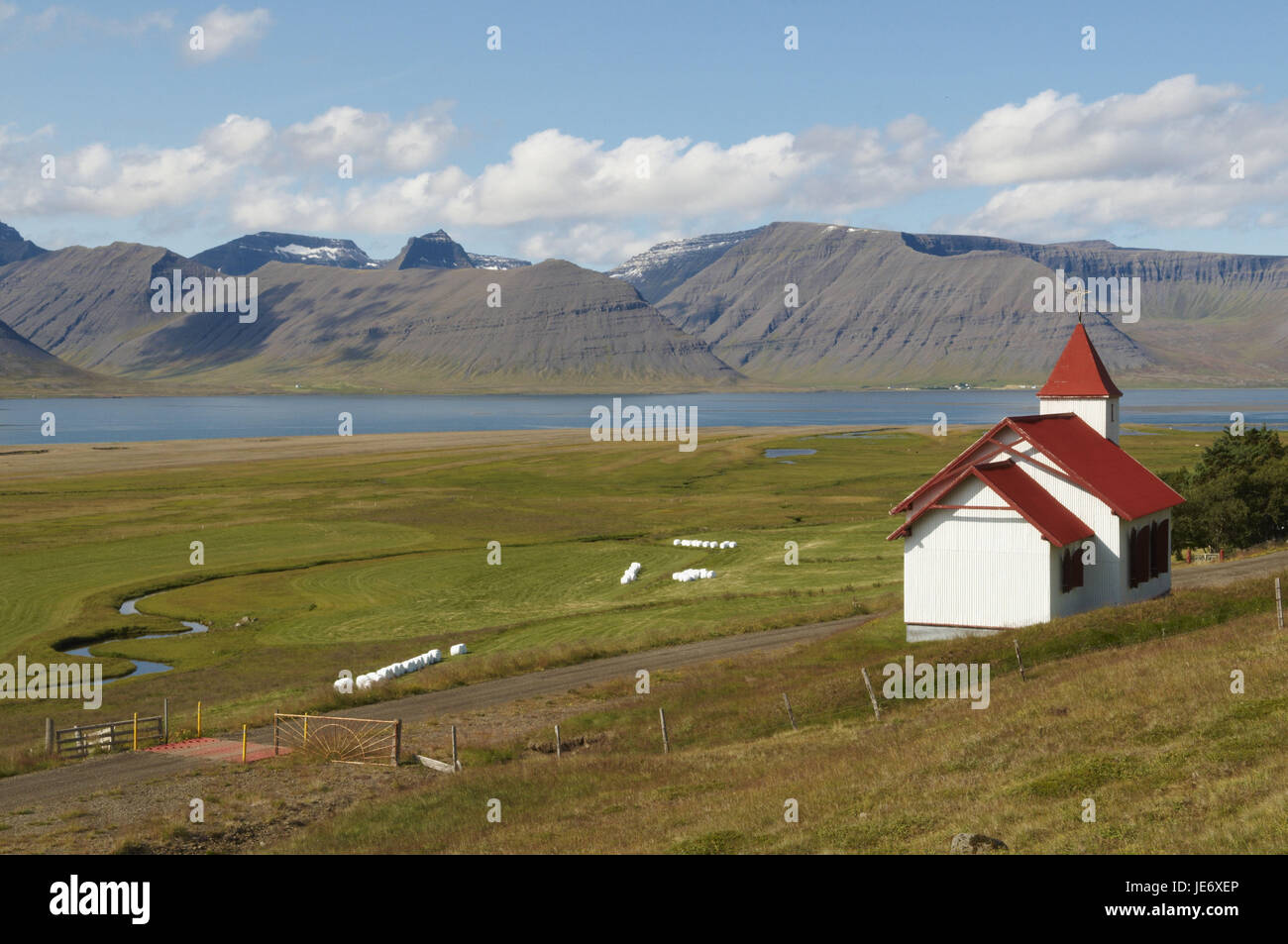 L'Islande, fjords de l'ouest, les Vestfirdir, Arnarfjordur fjord, Hrafnseyri, église, Banque D'Images
