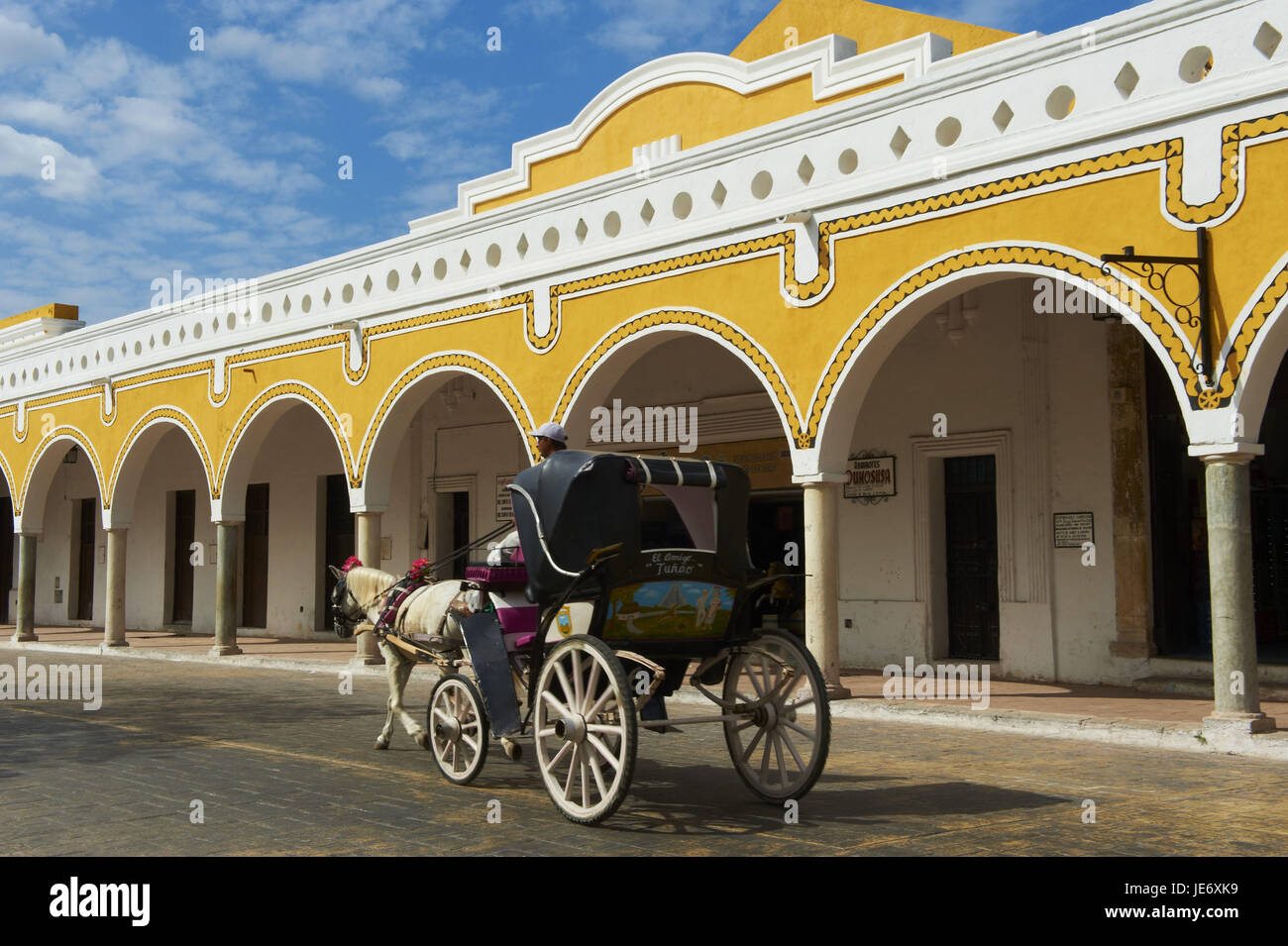 Le Mexique, Yucatan, Izamal, 'yellow town', 'cloître Convento de San Antonio de Padua", transport, Banque D'Images