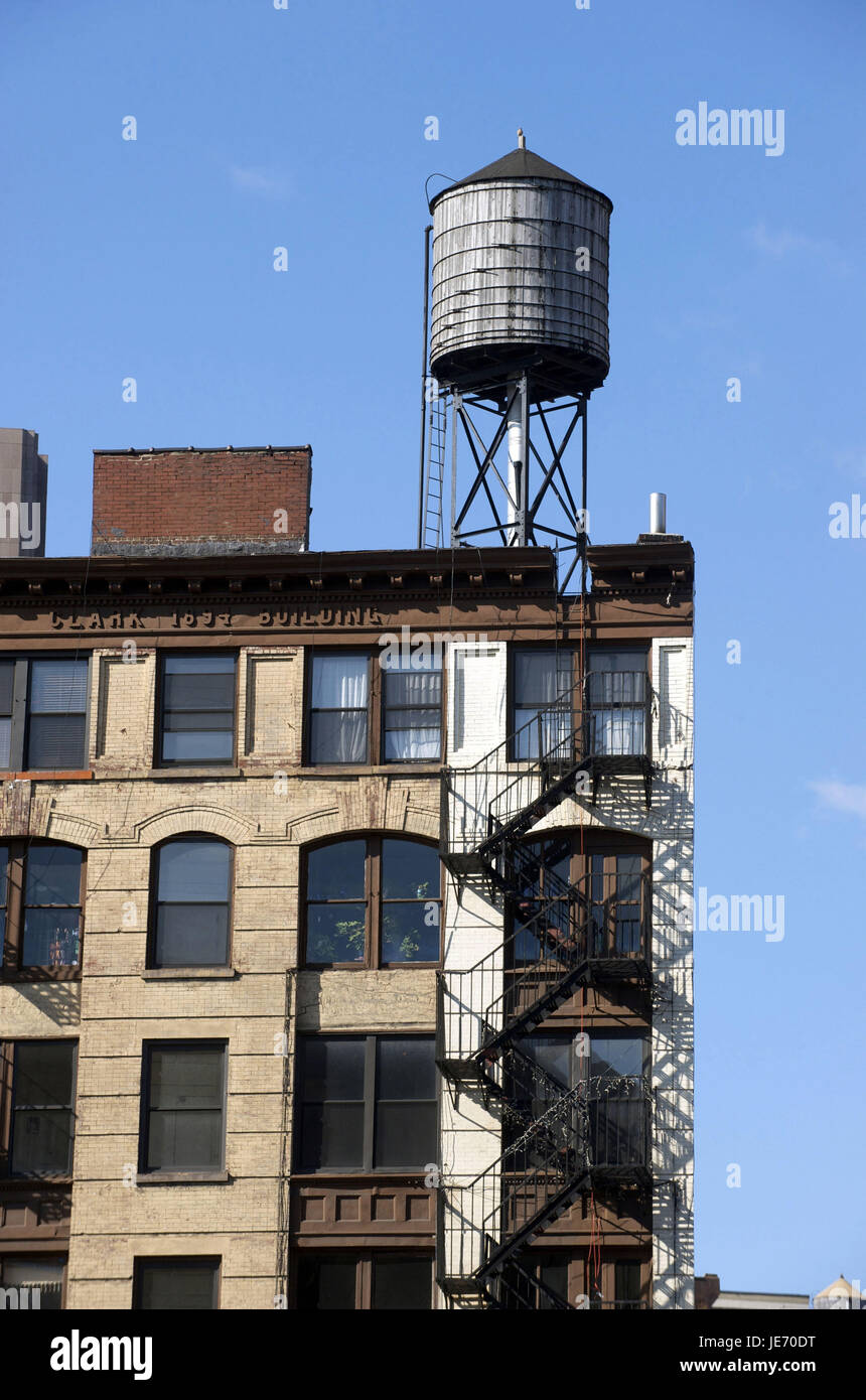 Les USA, l'Amérique, New York, Manhattan, Soho, Canal Street, tour de l'eau sur un toit, Banque D'Images