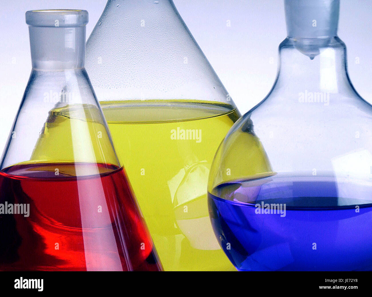 Navires laboratoire avec des liquides colorés, Banque D'Images