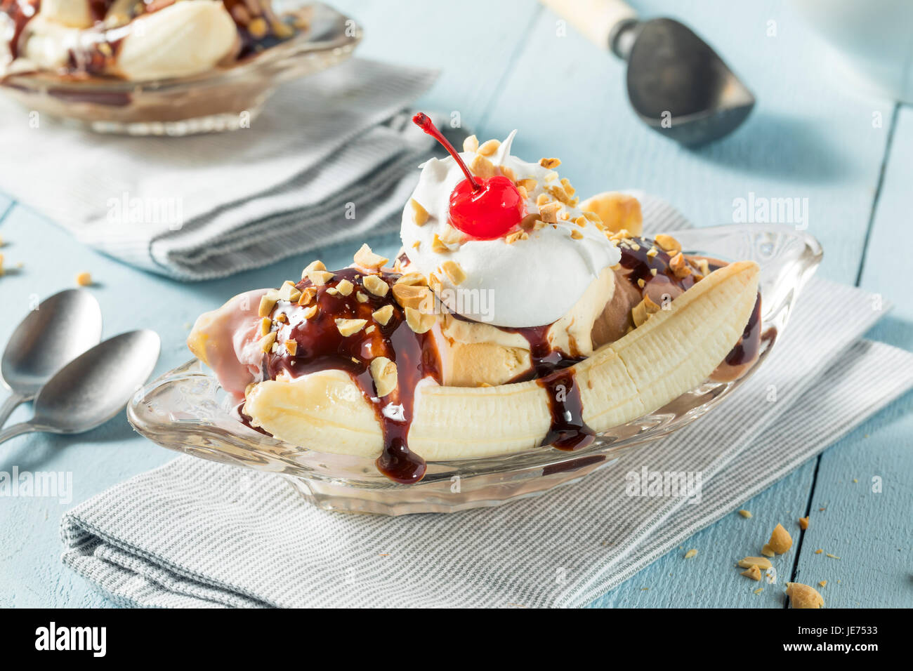 Sweet Banana Split Maison avec Sundae Crème glacée Chocolat Vanille Fraise Banque D'Images