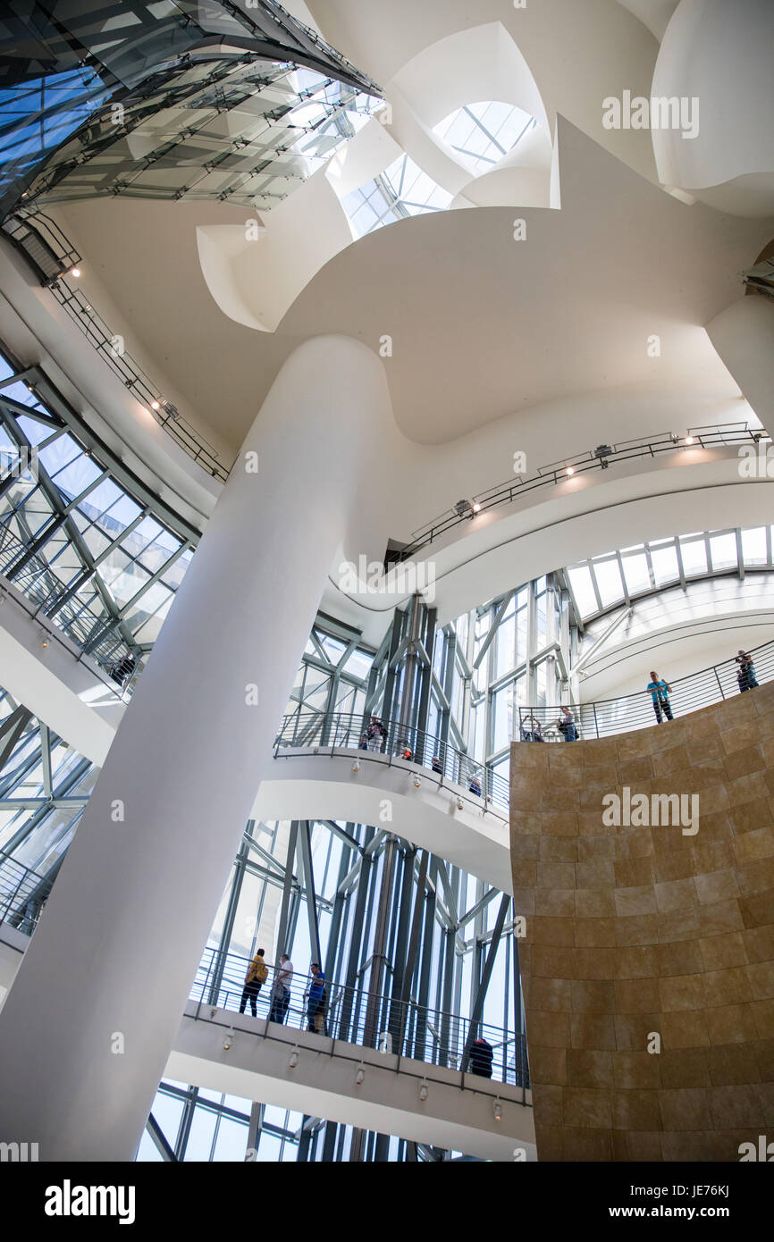 L'intérieur du Musée Guggenheim d'Art à Bilbao dans le Nord de l'Espagne Banque D'Images