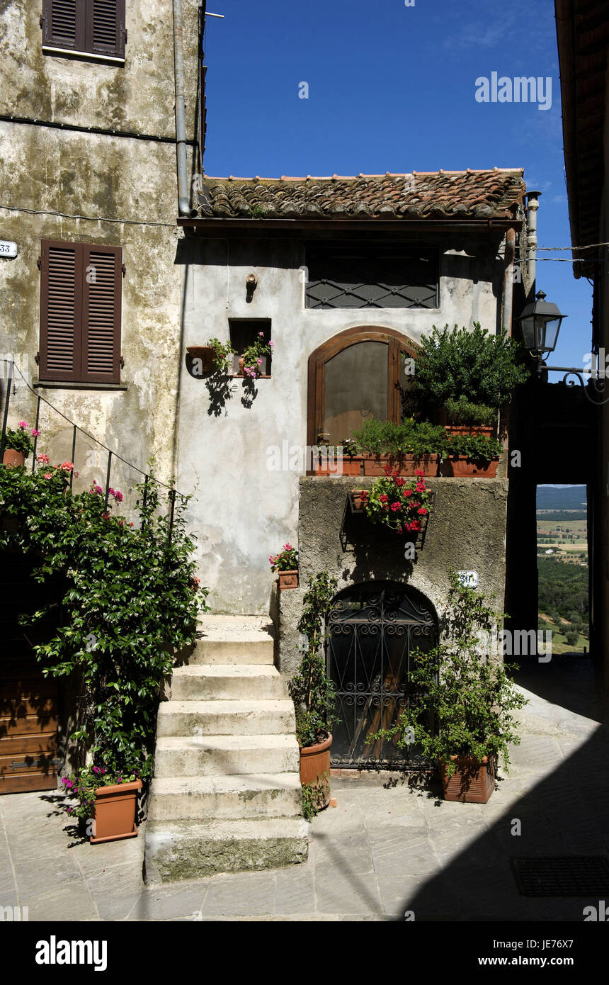 L'Italie, la Toscane, la Maremma, Capalbio, ancienne maison d'habitation avec escaliers en pierre, Banque D'Images