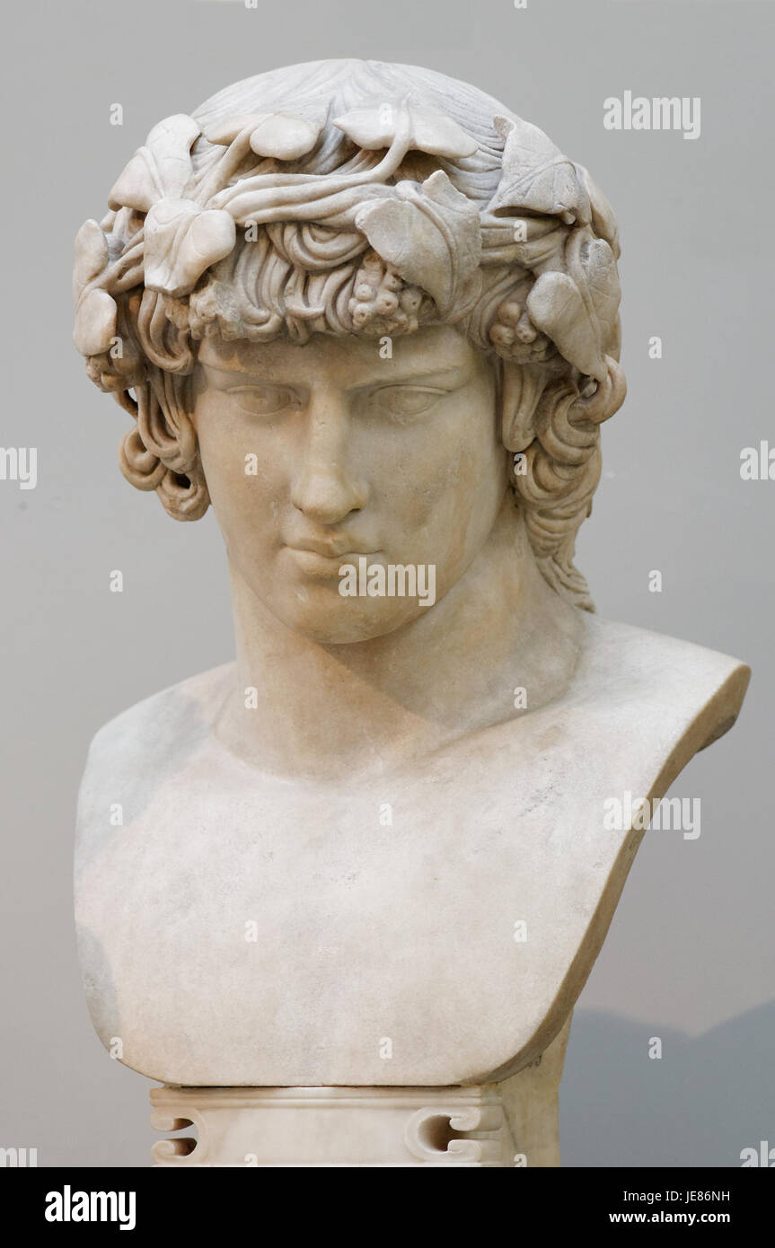 La sculpture d'Antinoos du Janiculum, exposée au British Museum, est un ancien portrait romain en marbre de la jeunesse grecque Antinous. Il date du IIe siècle de notre ère et est connu pour sa représentation réaliste des traits de la jeunesse. Banque D'Images