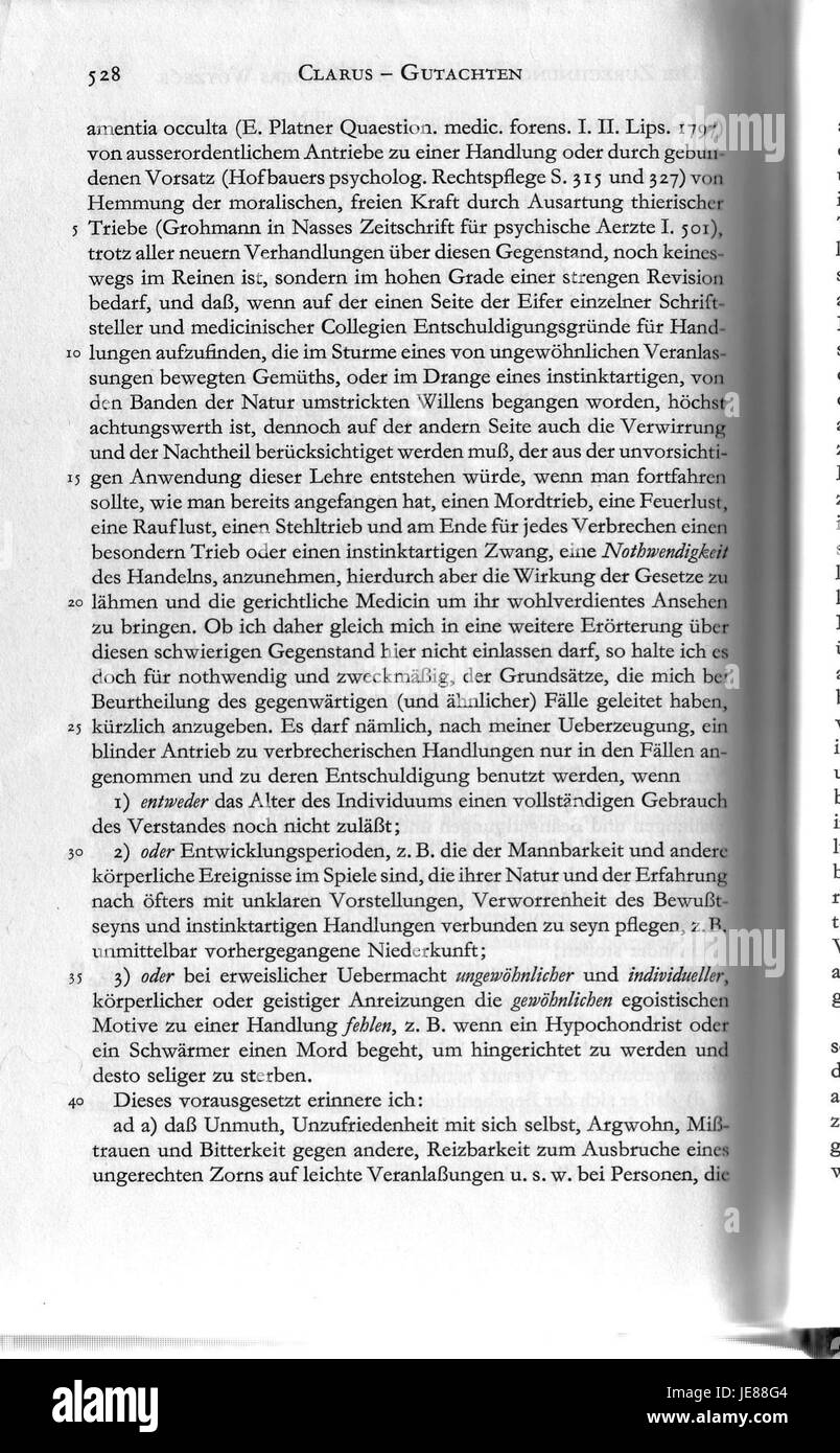 Le 'Clarus-Gutachten 528' est un rapport d'expert détaillé sur divers sujets, qui fournit une analyse et des recommandations fondées sur l'évaluation de l'expert. Banque D'Images