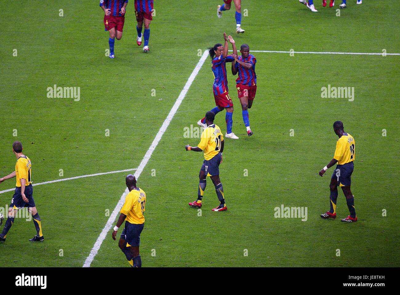 RONALDINHO et Samuel Eto'o le FC Barcelone ARSENAL V STADE DE FRANCE PARIS FRANCE 17 Mai 2006 Banque D'Images