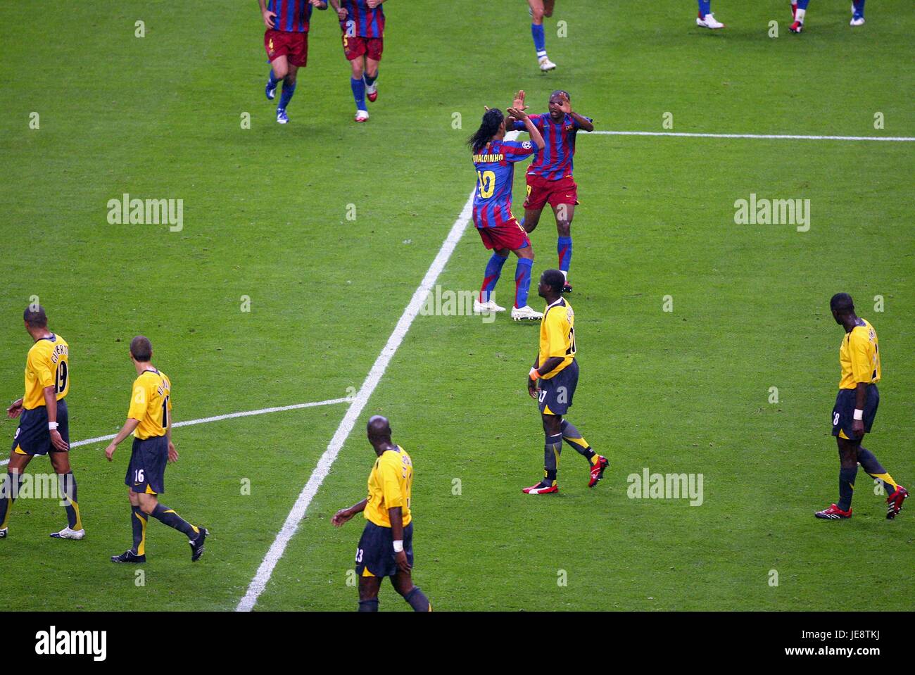 RONALDINHO et Samuel Eto'o le FC Barcelone ARSENAL V STADE DE FRANCE PARIS FRANCE 17 Mai 2006 Banque D'Images