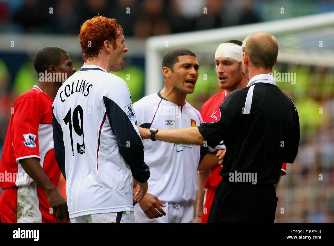 MIKE RILEY CALME LES JOUEURS MIDDLESBROUGH V WEST HAM UTD VILLA PARK BIRMINGHAM 23 Avril 2006 Banque D'Images