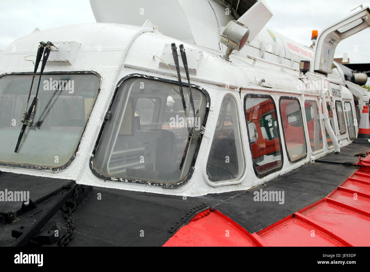 Lee-sur-le-Solent, Hampshire, UK - 10 juin 2017 : pare-brise et les fenêtres d'une SR.N6 hovercraft Banque D'Images