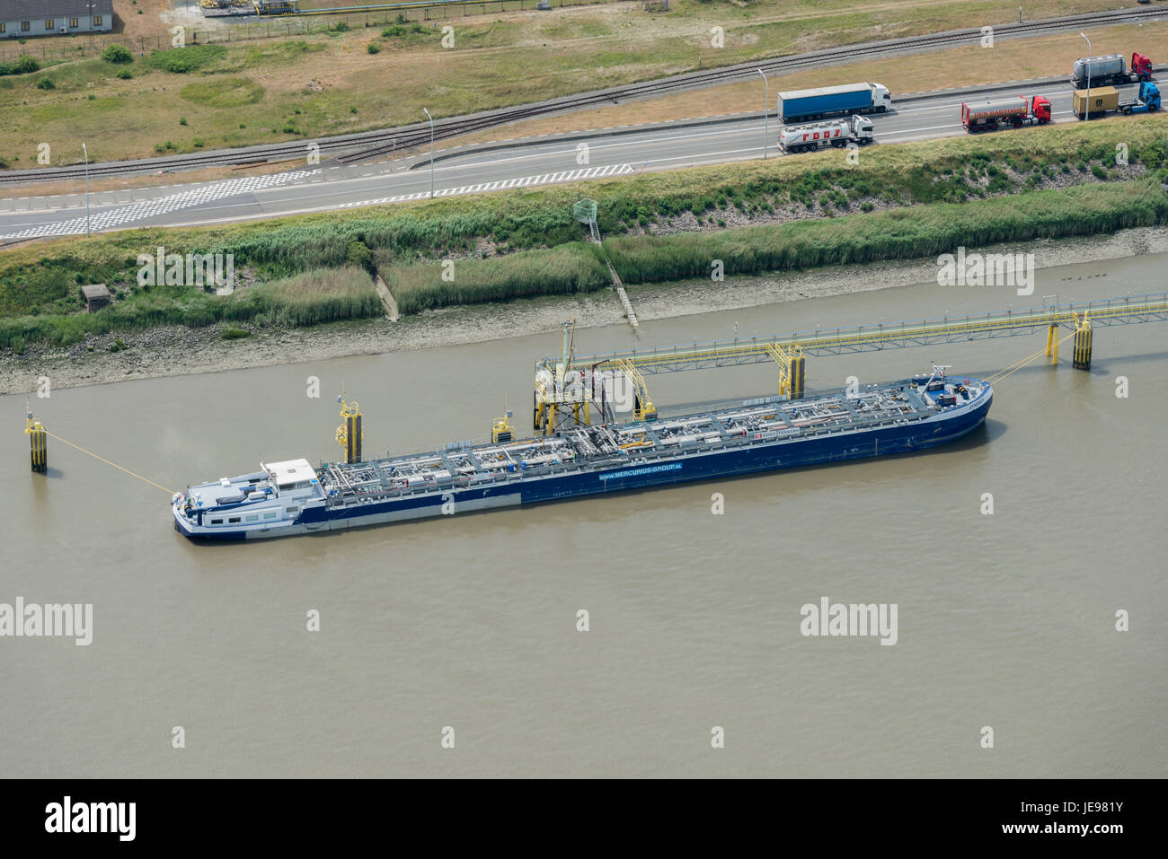 Photo aérienne de MTS Synergie bateau au port d'Anvers Banque D'Images
