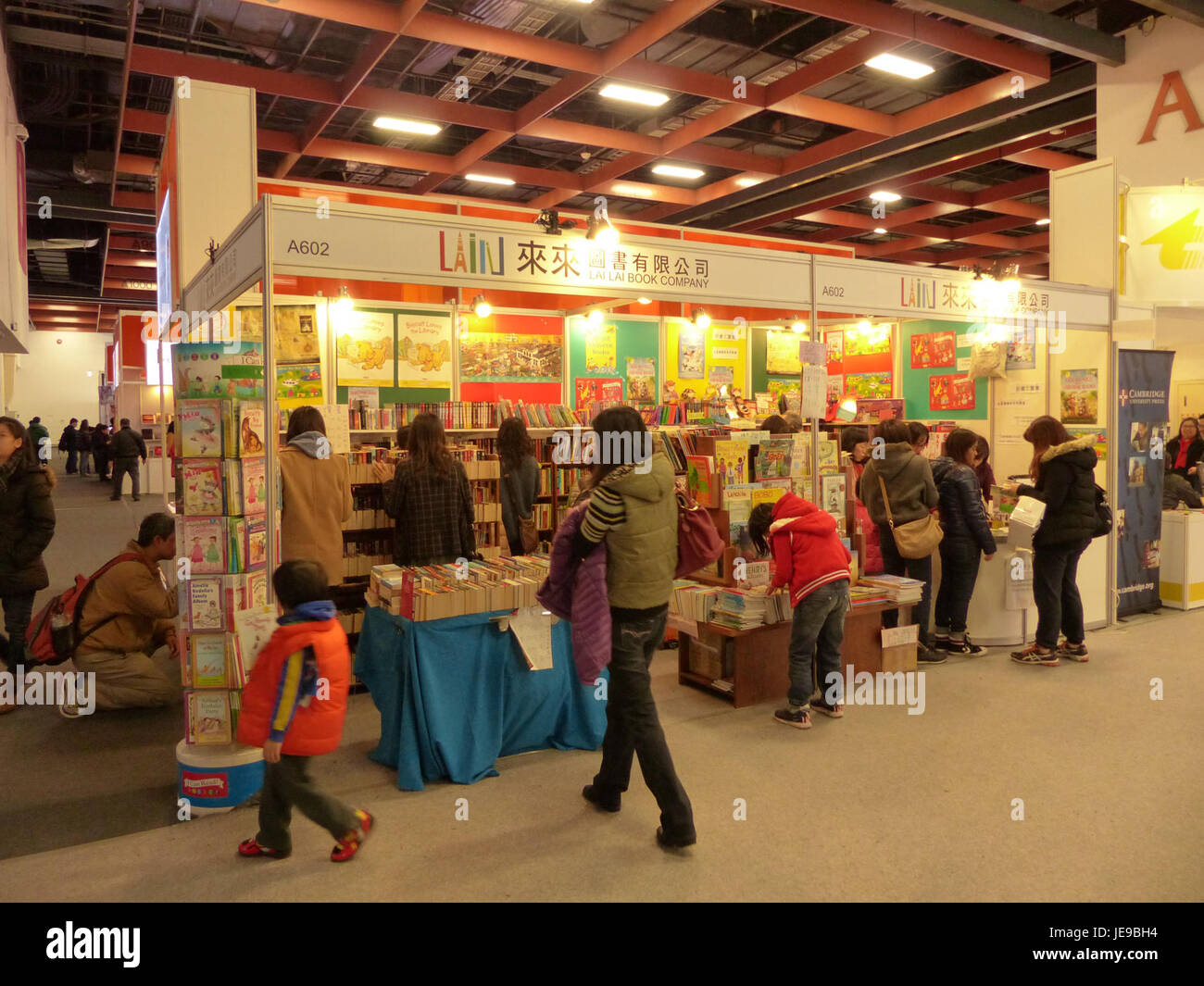 Une photo de TIBE 2014, jour 6, Hall 1, montrant le stand de la Lai Lai Book Company, présentant des livres et du matériel d'édition à l'exposition internationale du livre de Taipei. Banque D'Images