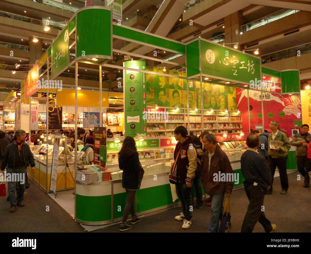 Une image de TIBE Day 6 au Hall 1, un événement d'édition organisé par PsyGarden Publishing Company. L'événement a mis en lumière les derniers travaux dans la littérature, les livres et l'édition, mettant en vedette plusieurs auteurs et professionnels de l'édition. Banque D'Images