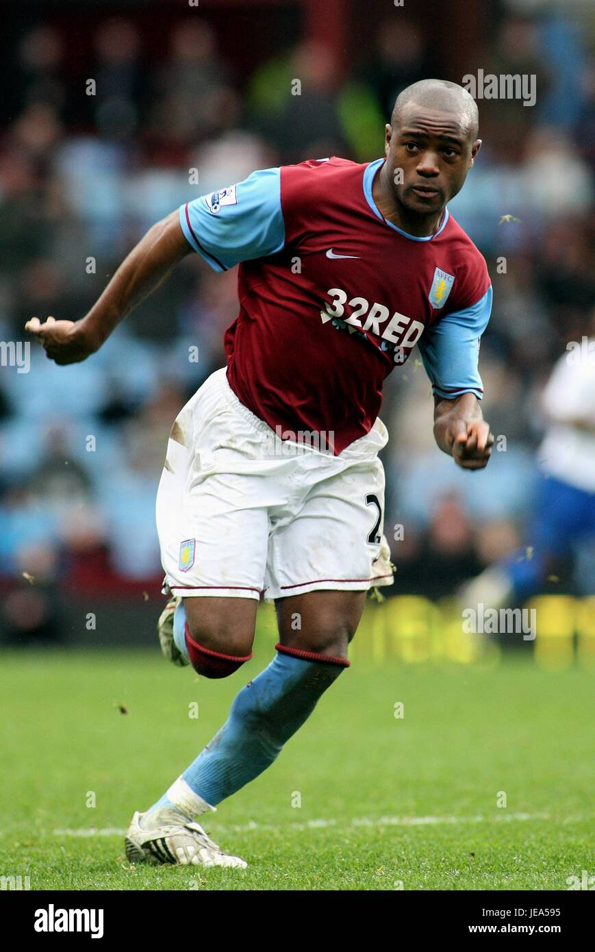 NIGEL REO COKER-FC ASTON VILLA VILLA PARK BIRMINGHAM ENGLAND 08 Décembre 2007 Banque D'Images