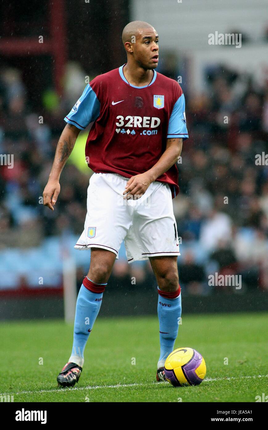 ZAT KNIGHT ASTON VILLA FC VILLA PARK BIRMINGHAM ENGLAND 08 Décembre 2007 Banque D'Images