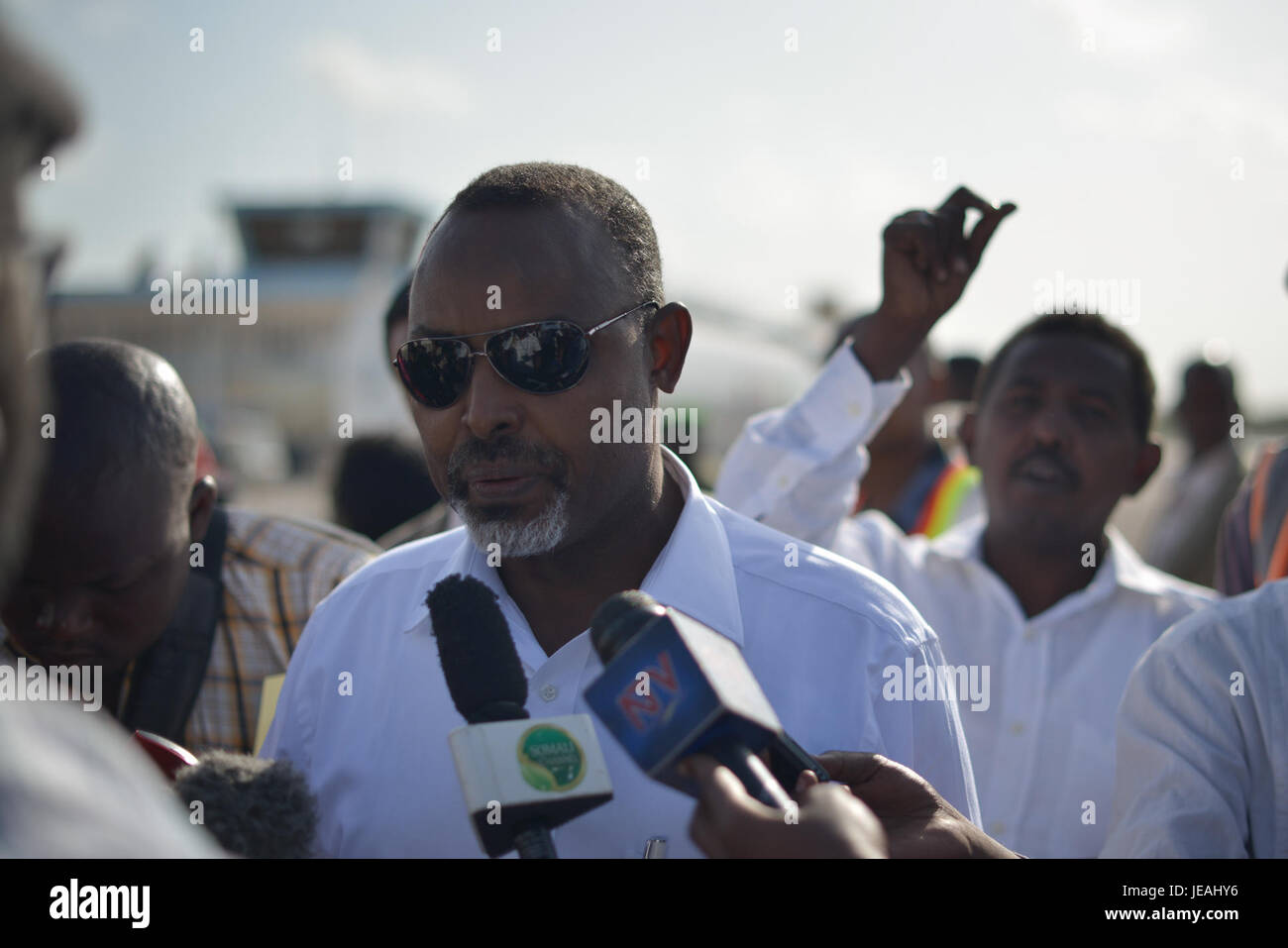 Une image d'un avion d'Air Uganda, probablement prise le 8 juillet 2013, montrant la conception et l'apparence de l'avion pendant son opération, mettant en évidence l'histoire de l'aviation. Banque D'Images