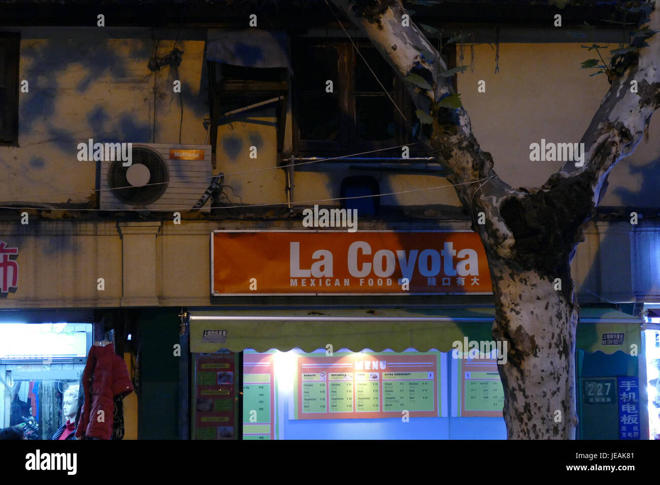 2014.11.17.170723 La Coyota Mexican Restaurant Xiangyang Road Shanghai Banque D'Images