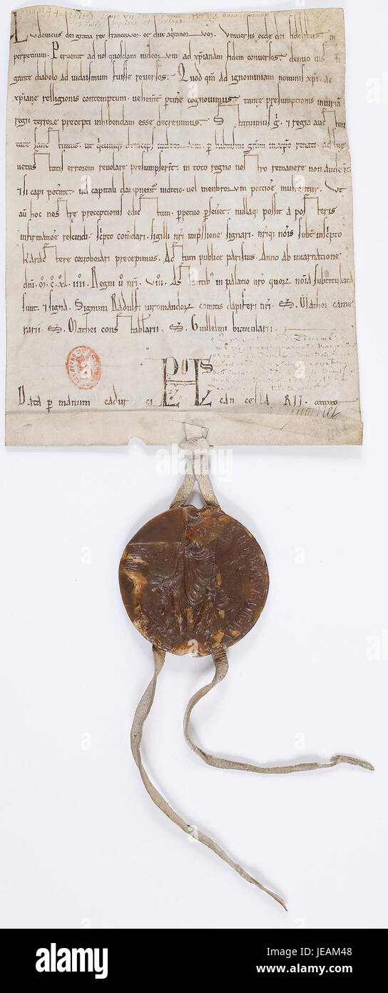 Un document historique du règne de Louis VII, roi de France, ordonnant l'expulsion des Juifs sous peine de châtiment. Ce texte fait partie de la collection des Archives nationales, reflétant les politiques médiévales. Banque D'Images