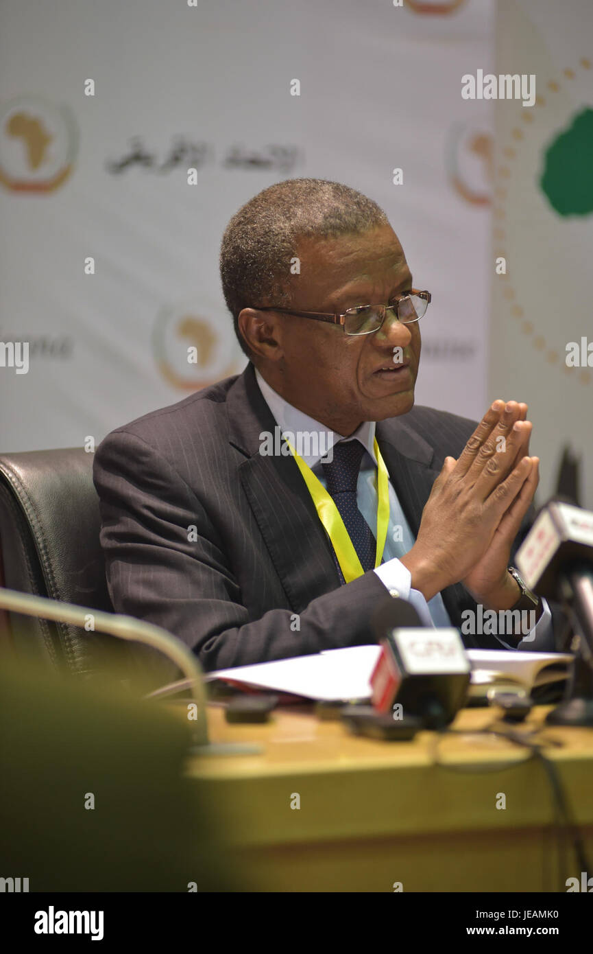 Le 30 janvier 2015, le SRCC (State House Press Briefing) a tenu un point de presse au cours duquel des journalistes et des représentants du gouvernement ont discuté de la situation politique et économique du pays, offrant des mises à jour sur les affaires publiques et les développements politiques. Banque D'Images