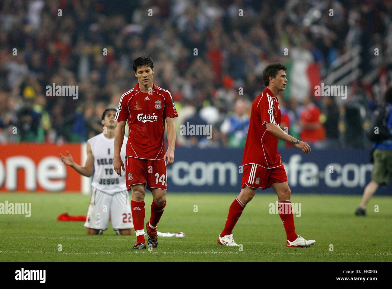 XABI ALONSO au coup de sifflet final l'AC Milan V LIVERPOOL STADE OLYMPIQUE Athènes Grèce 23 Mai 2007 Banque D'Images