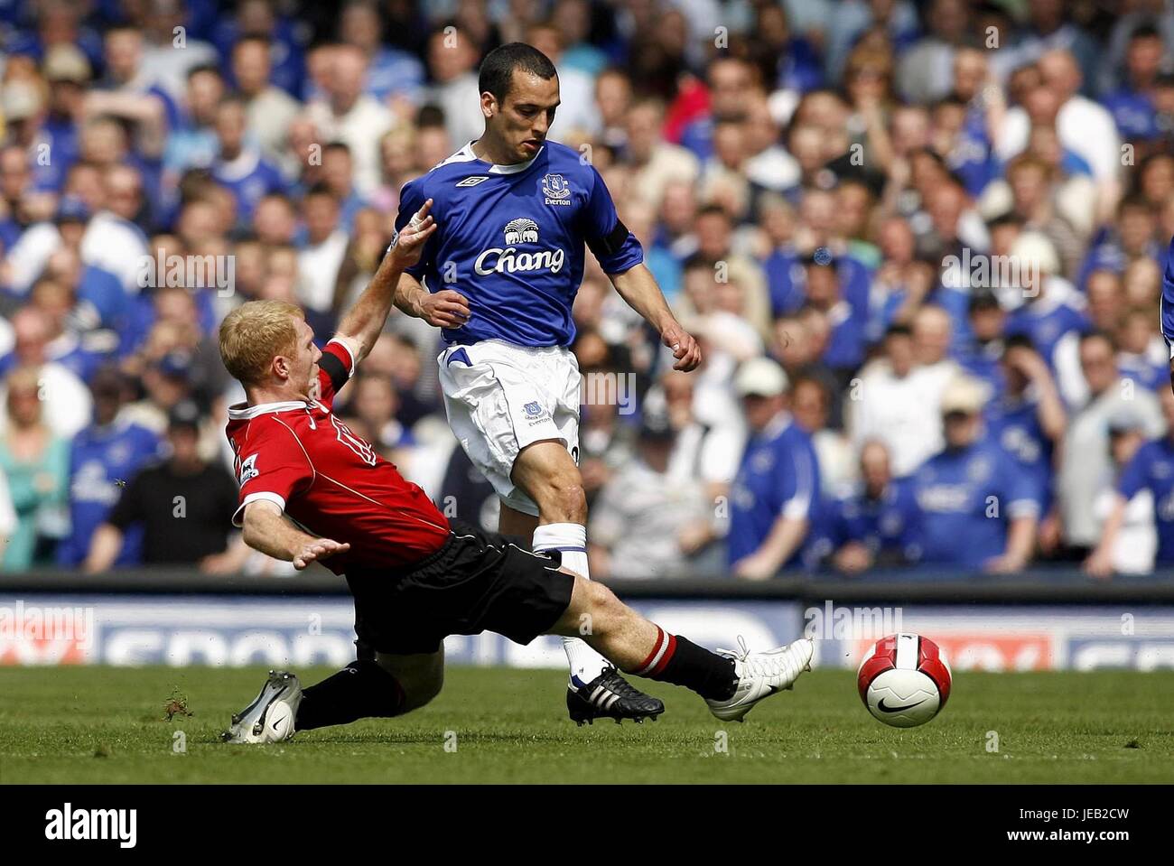 PAUL SCHOLES & LEON OSMAN EVERTON V MANCHESTER UNITED GOODISON PARK LIVERPOOL ANGLETERRE 28 Avril 2007 Banque D'Images