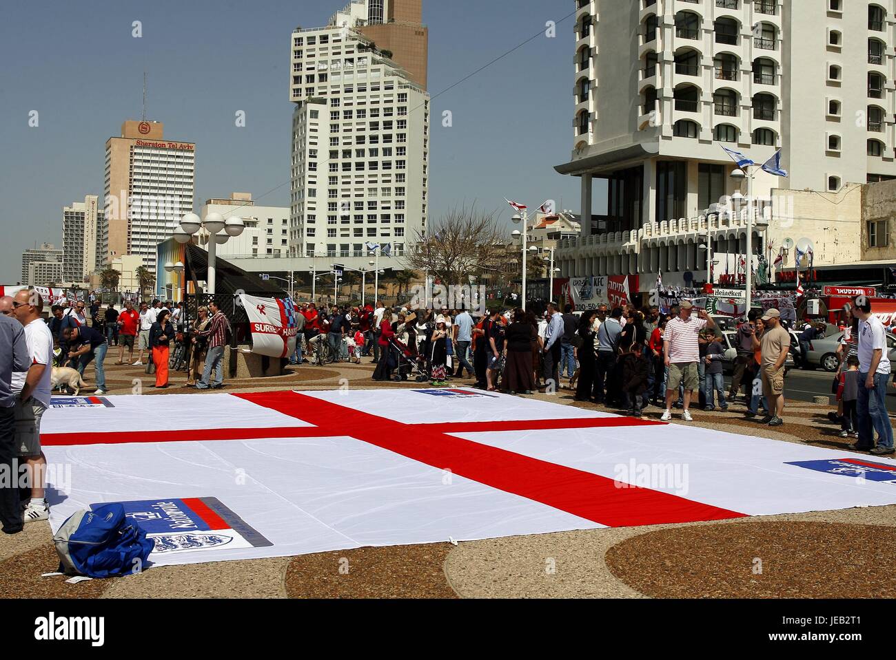 ST.GEORGE'S FLAG À TEL AVIV ISRAËL V ANGLETERRE RAMAT GAN STADIUM TEL AVIV ISRAËL 24 Mars 2007 Banque D'Images