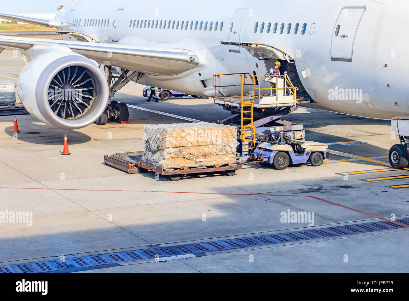 Air freight cargo loading Banque de photographies et d'images à haute  résolution - Alamy