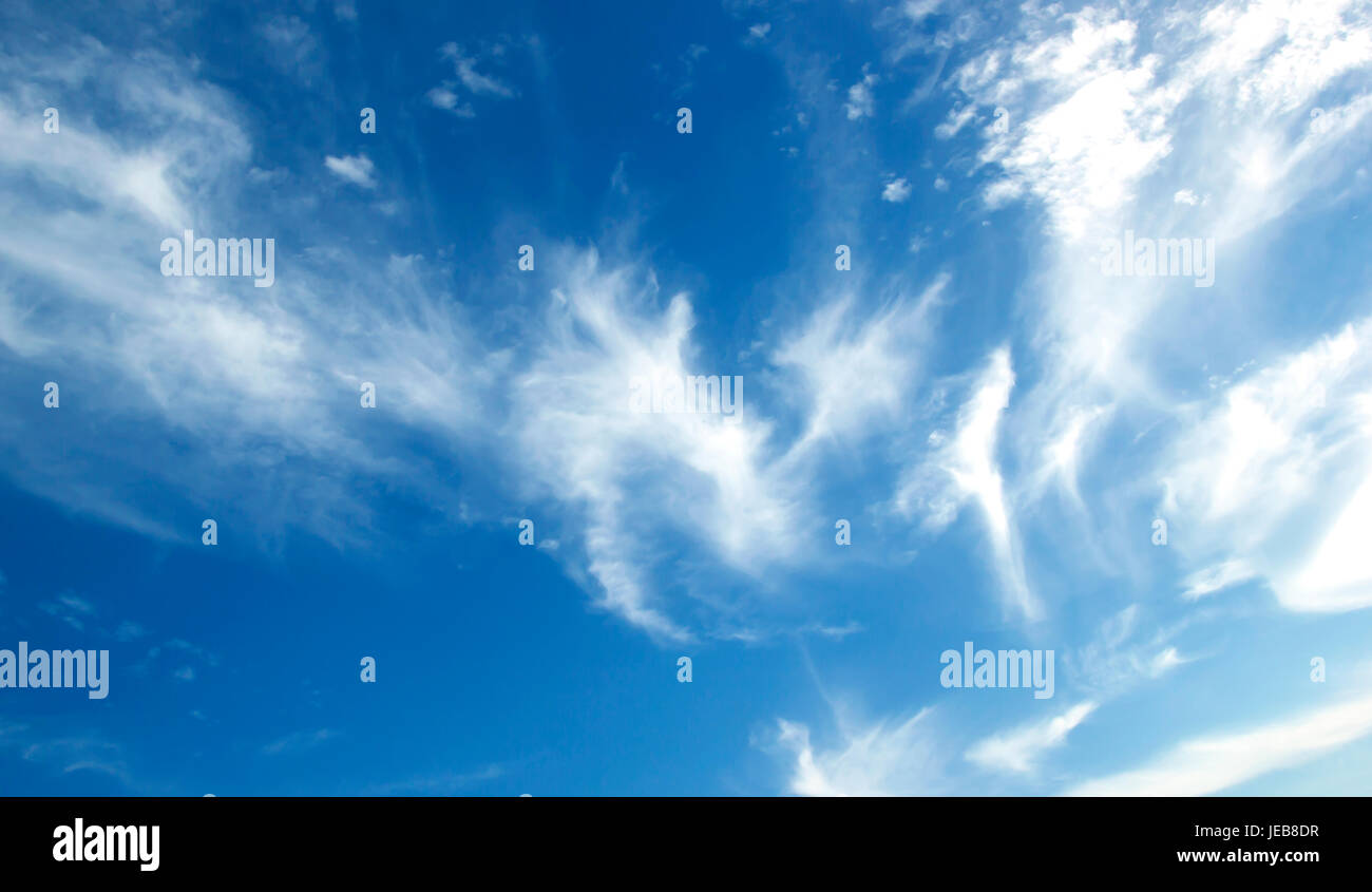 L'air frais du ciel nature résumé fond avec des nuages blancs. Banque D'Images