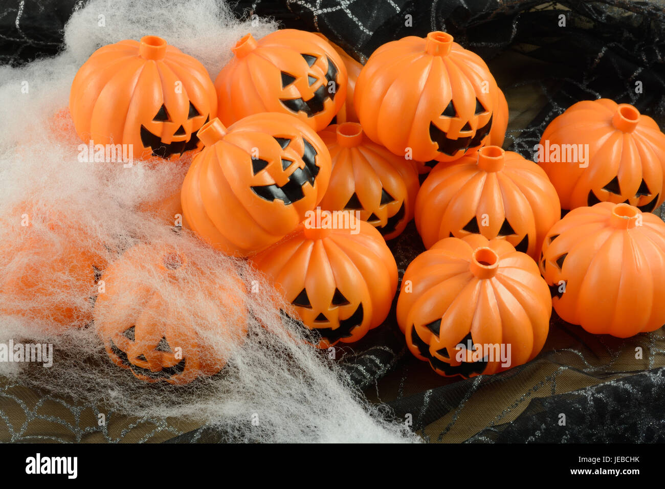 Jack o' lanternes en plastique décoration Halloween décorations avec bessie Banque D'Images