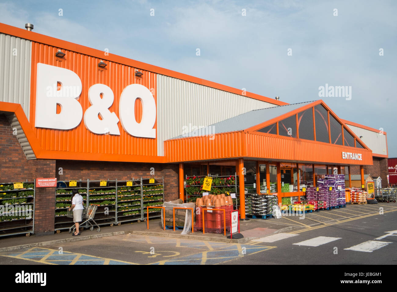 B&Q,logo,signer,boutique,super,magasin,Carmarthenshire Carmarthen,Ouest,au Pays de Galles, Royaume-Uni,UK,l'Europe, Banque D'Images