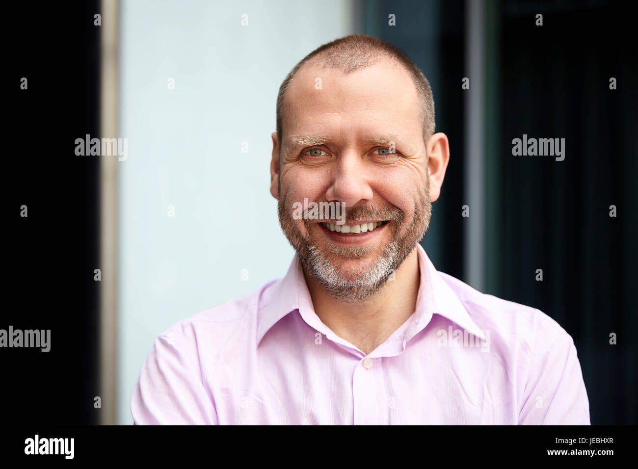 Portrait of middle-aged man looking at camera. Banque D'Images