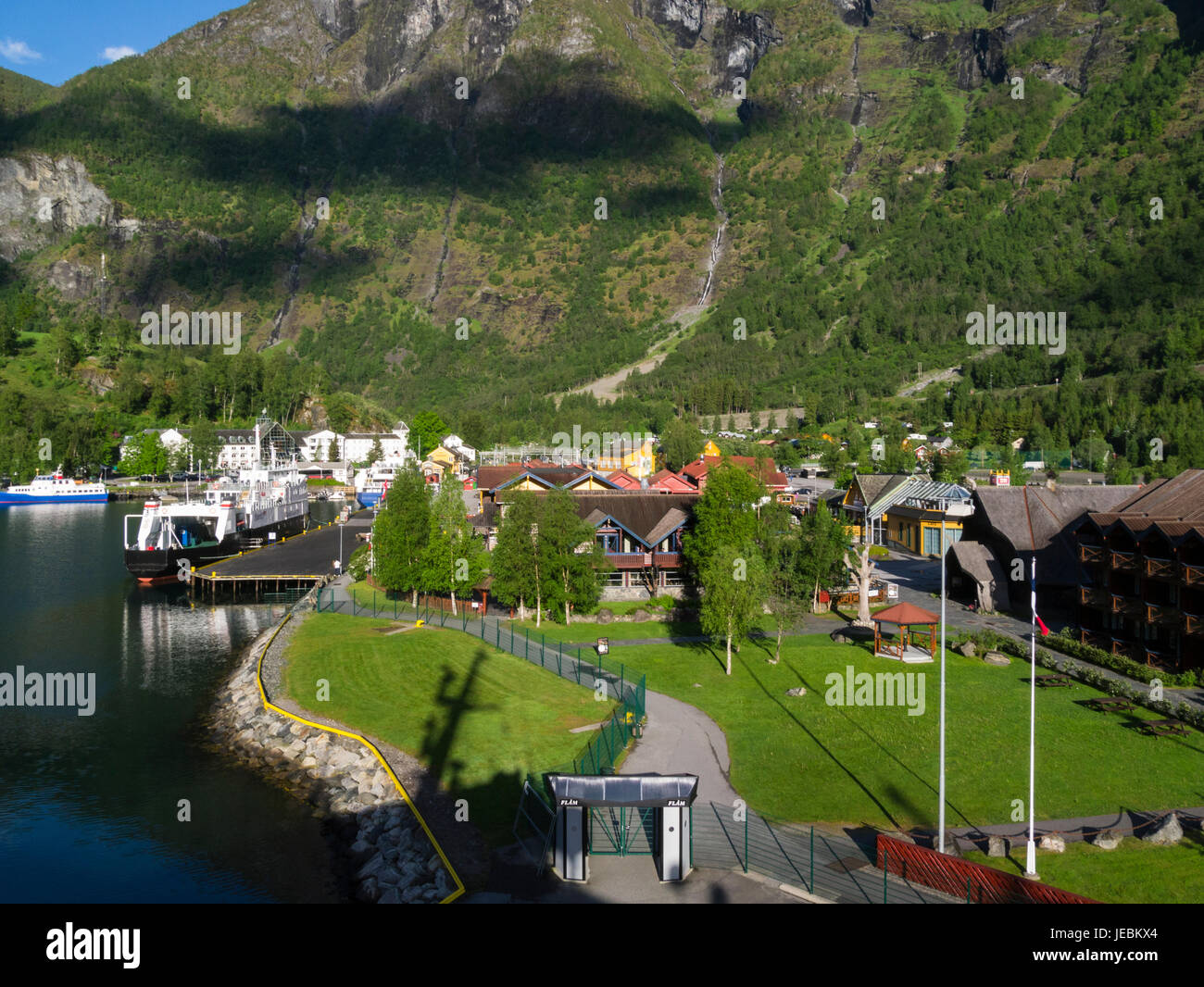 Village de Flåm Flåmsdalen à la fin de l'Aurlandsfjorden une succursale de démarrer le Sognefjorden de spectaculaires de Flåm Norvège Banque D'Images