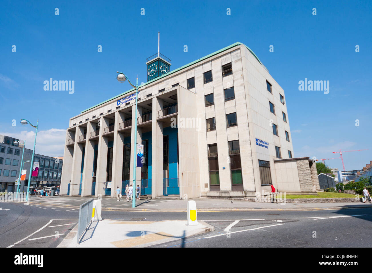 La Royal Bank of Scotland building au St Andrew's Cross rond-point à Plymouth,Classe ll énumérés, ensoleillée de l'été. Devon, Angleterre, Royaume-Uni, UK Banque D'Images