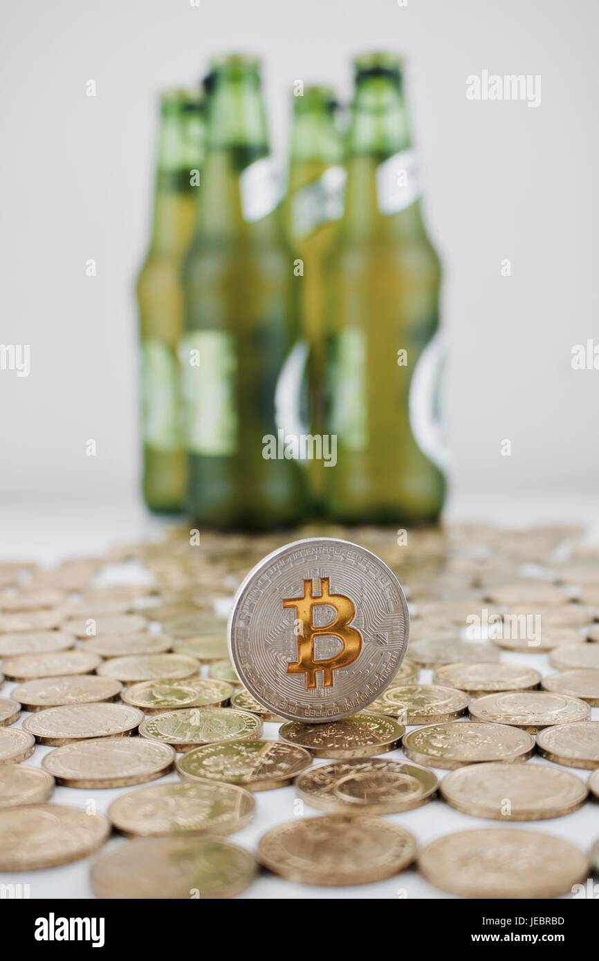 Bitcoin beer Banque de photographies et d'images à haute résolution - Alamy
