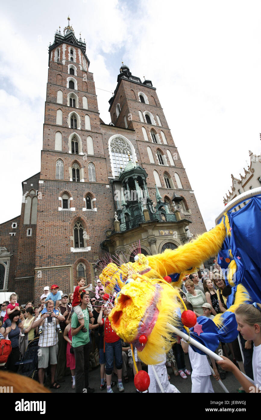 Pologne, Cracovie, marché, caractère du dragon, enregistrer, spectateur, église, Banque D'Images