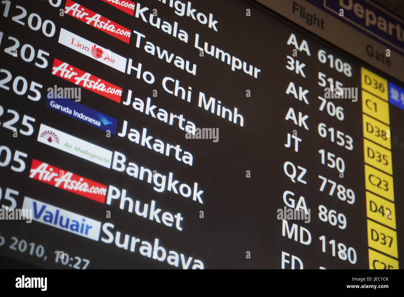 Singapour, aéroport, panneau indicateur, l'Asie, le décollage, l'information, voyages, vacances, voyage en avion, personne, du tourisme, de l'information, le numéro de vol, numéro de vol, numéro de porte, portes, chiffres, Banque D'Images