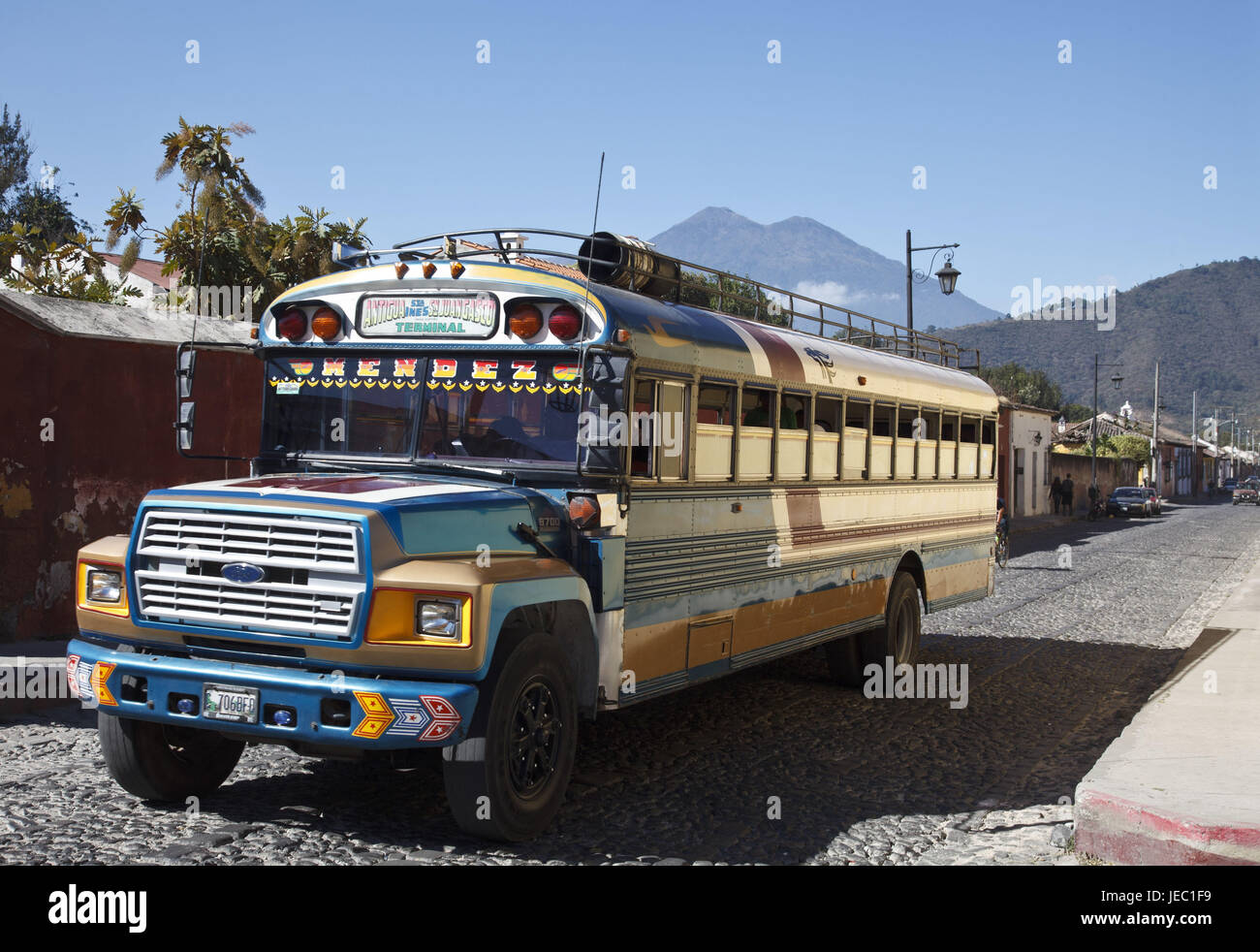 Guatemala, Antigua Guatemala, rue, bus, Banque D'Images