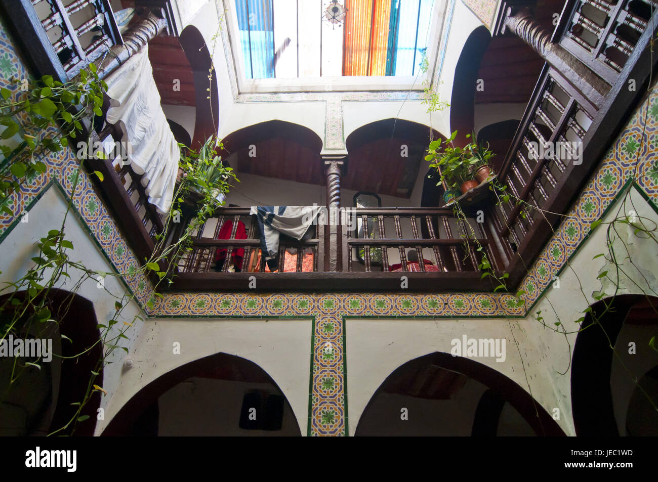 Ancienne cour intérieure d'un ancien hôtel particulier dans le patrimoine culturel mondial de l'UNESCO la kasbah, vieille ville d'Alger, capitale de l'Algérie, l'Afrique, Banque D'Images