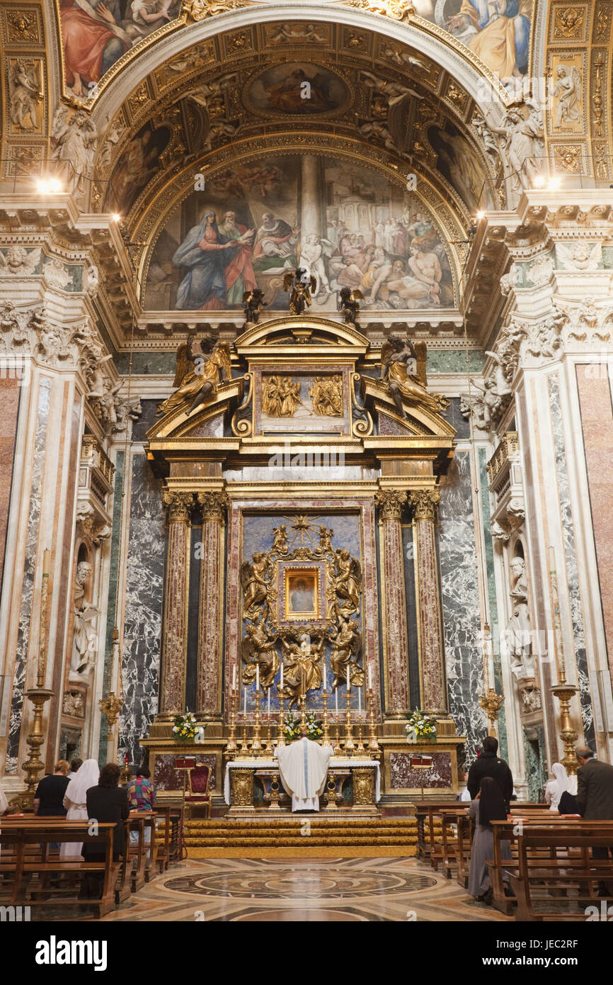 Italie, Rome, église Santa Maria Maggiore, à l'intérieur, la masse dans la Cappella Borghese, Banque D'Images