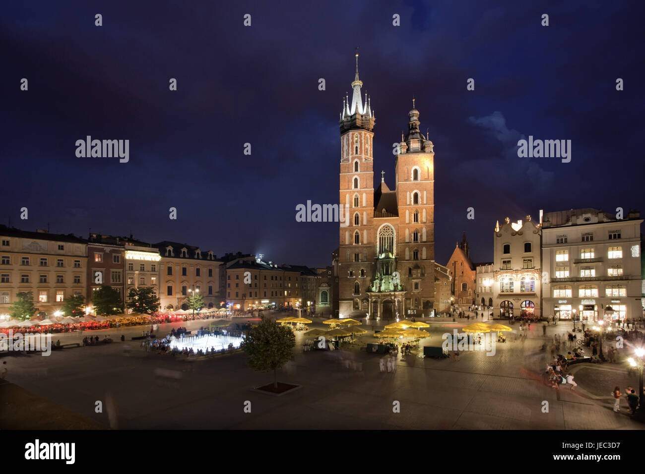 Cracovie, marché central, dans la soirée, la cathédrale, Marien Banque D'Images