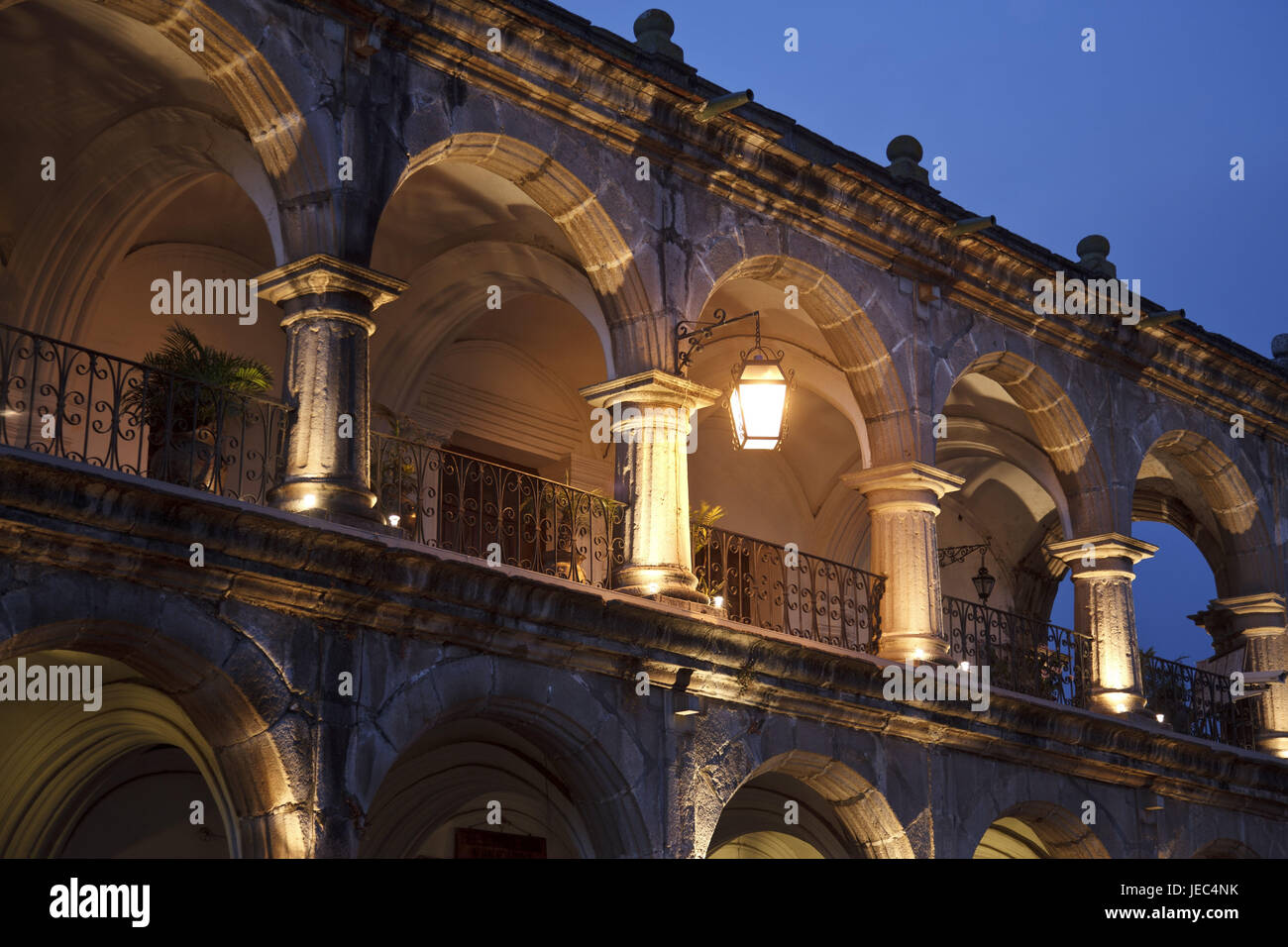 Guatemala, Antigua Guatemala, Palacio de off Capitanes Generales, nuit, Banque D'Images