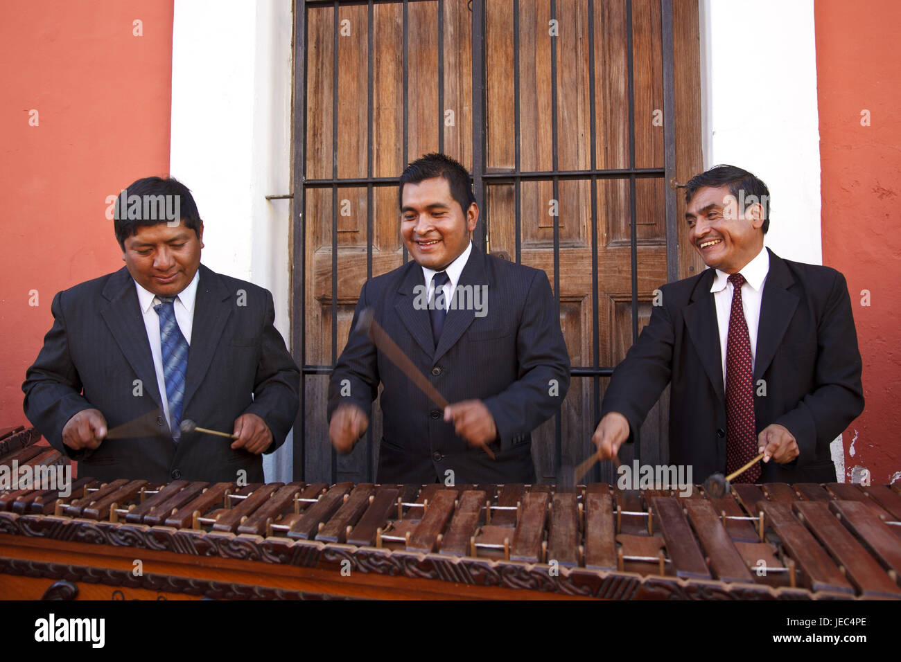 Guatemala, Antigua Guatemala, les hommes, faire de la musique, Marimba, le modèle ne libération, Banque D'Images