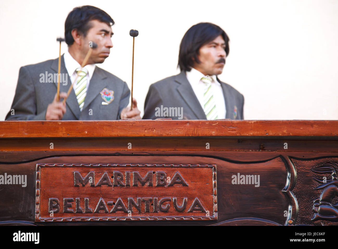Guatemala, Antigua Guatemala, les hommes, faire de la musique, Marimba, le modèle ne libération, Banque D'Images