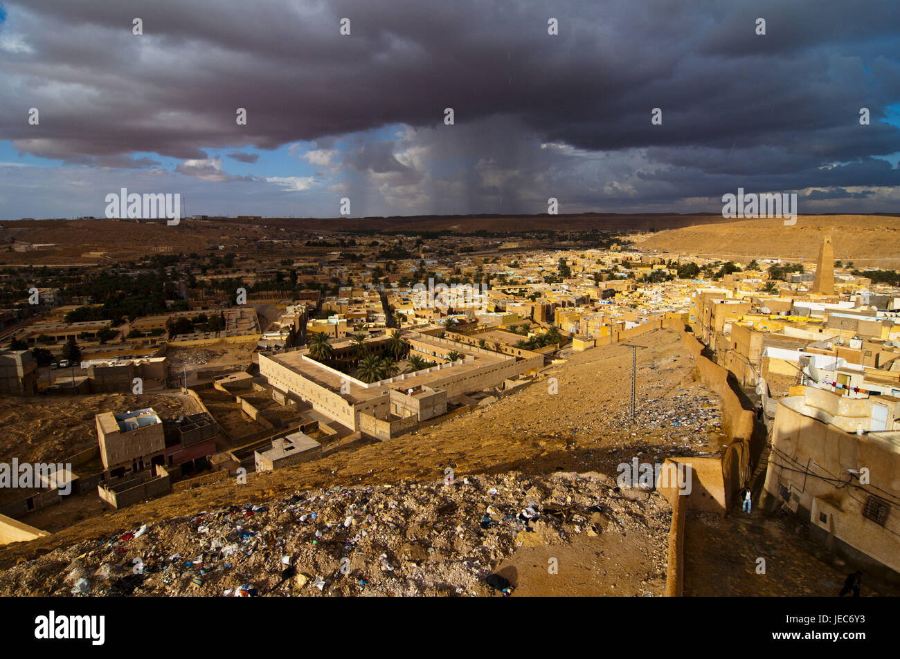 Vue sur le petit village de Beni Isguen dans le patrimoine culturel de l'UNESCO, M'Zab en Algérie, l'Afrique, Banque D'Images