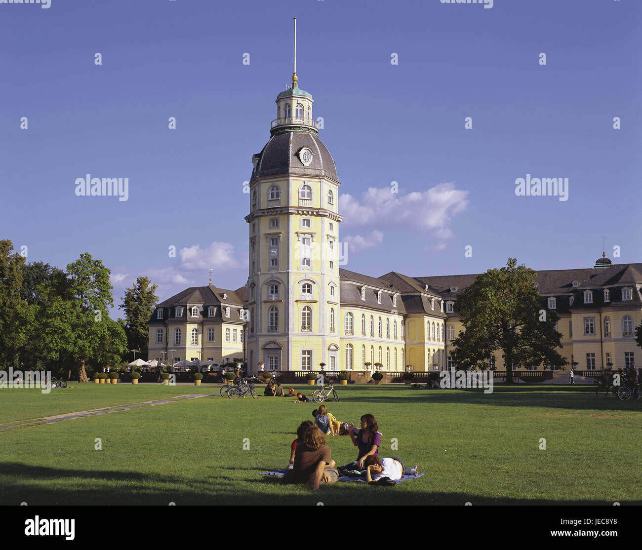 Allemagne, Bade-Wurtemberg, Karlsruhe, parc du château, la tour de blocage, ville, parc, personne, l'été, temps de loisirs, de la construction, de l'écluse, façade, tour, à l'extérieur, point d'intérêt, Banque D'Images