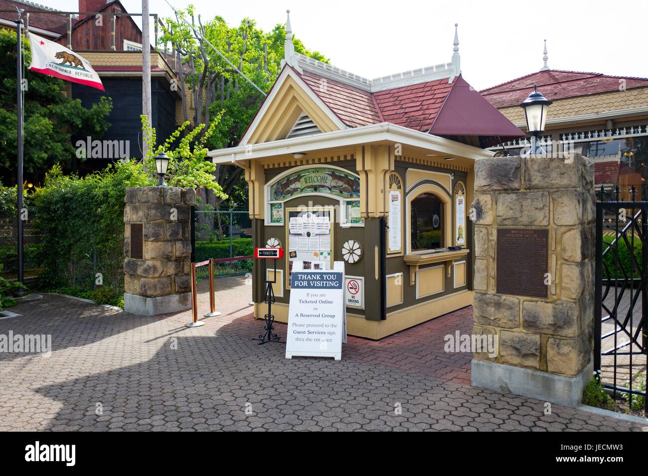 Entrée de la Winchester Mystery House, une destination touristique populaire à San Jose, Californie, le 7 avril 2017. Banque D'Images Entrée de la Winchester Mystery House, une destination touristique populaire à San Jose, Californie, le 7 avril 2017. Banque D'Images