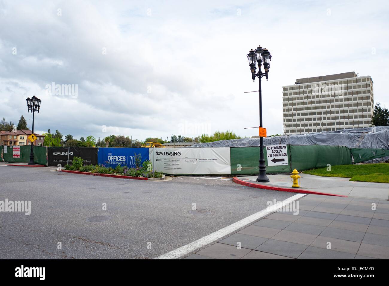 La signalisation sur un site de construction de nouveaux immeubles de bureaux dans la Silicon Valley ville de San Jose, Californie, le 7 avril 2017. De plus en plus élevé avec les loyers des bureaux dans la vallée, de nombreux constructeurs s'efforcent de créer de nouveaux développements du bureau. Banque D'Images